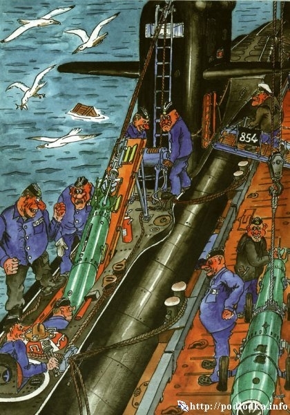 Погрузка торпед на подводную лодку