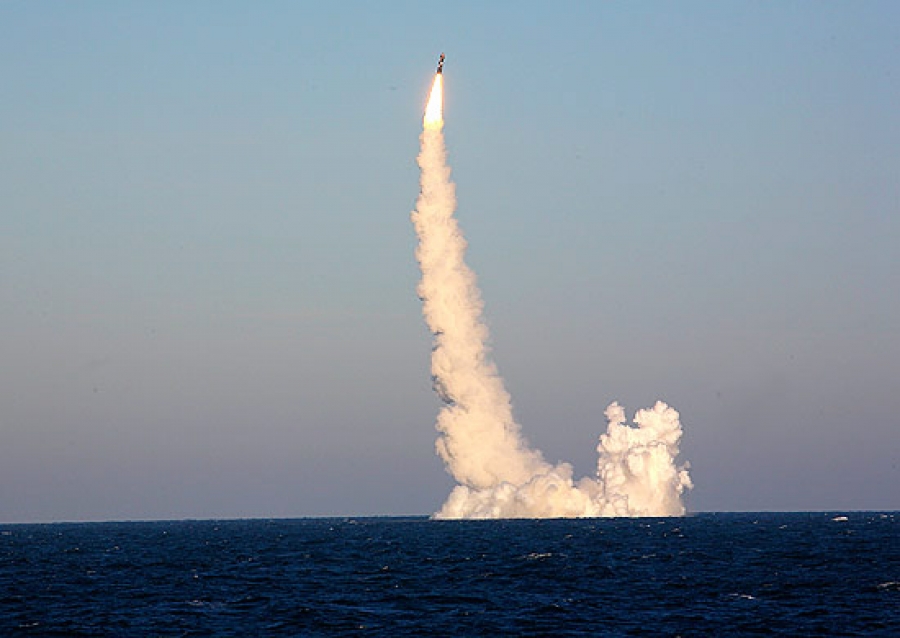 Подводный пуск баллистической ракеты Булава с подводной лодки Юрий Долгорукий в Баренцевом море